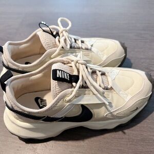 Nike TC 7900 Women's 6.5 (Beach/Cave Stone/Coconut Milk/Off Noir)